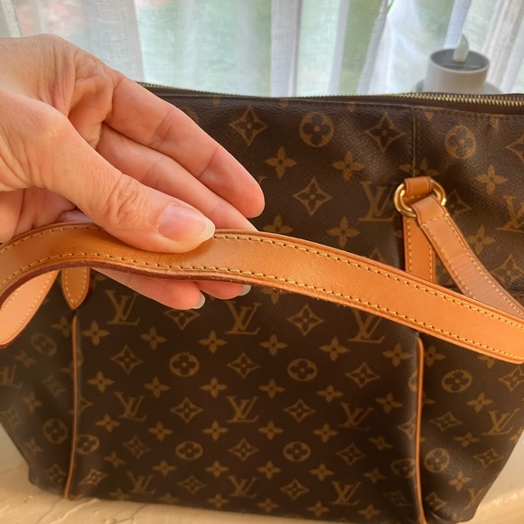 Louis Vuitton monogram Totally GM size bag. Like new excellent condition,No odor - Picture 8 of 15